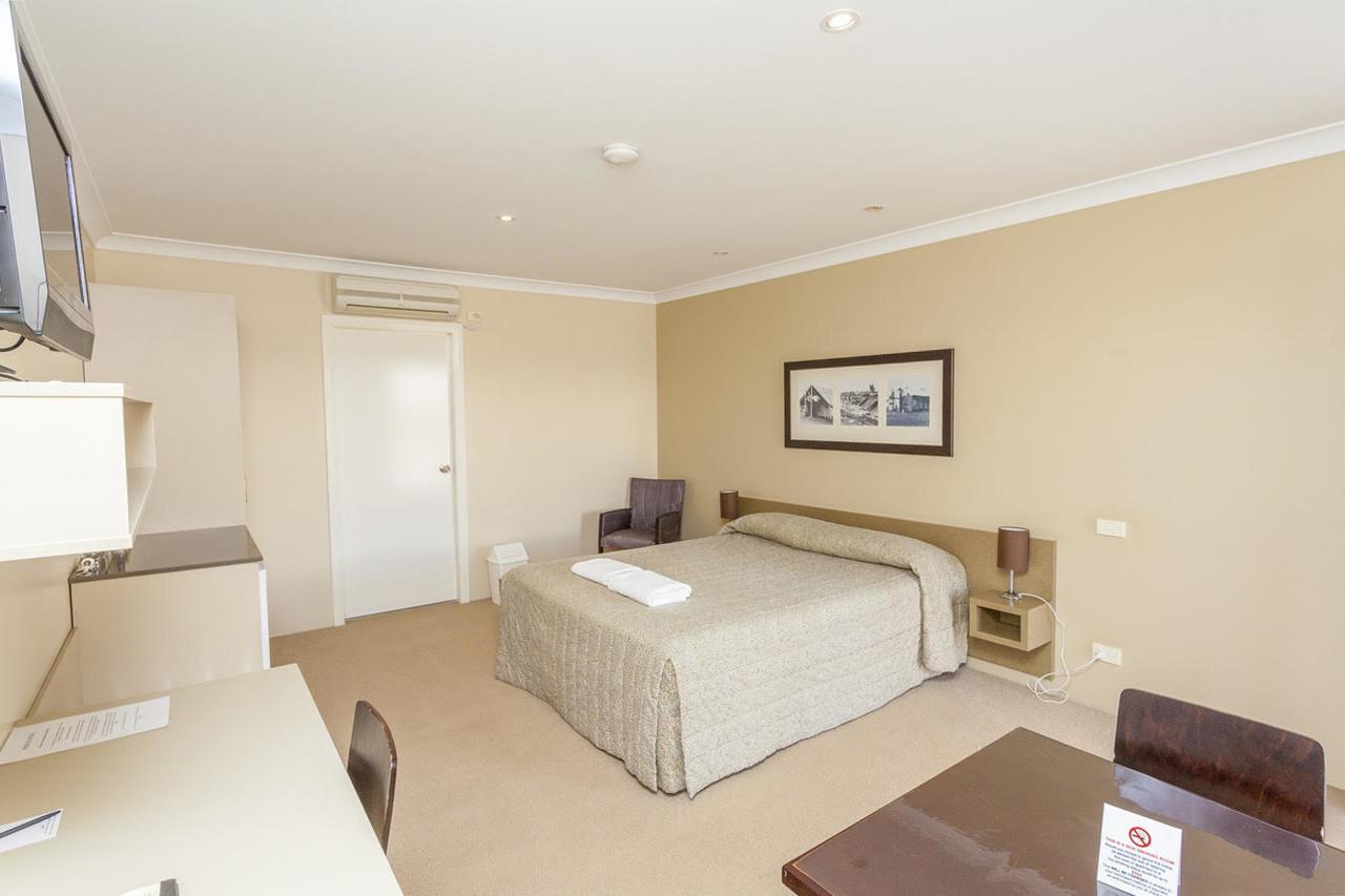 The Kidman Wayside Inn กริฟฟิท ภายนอก รูปภาพ