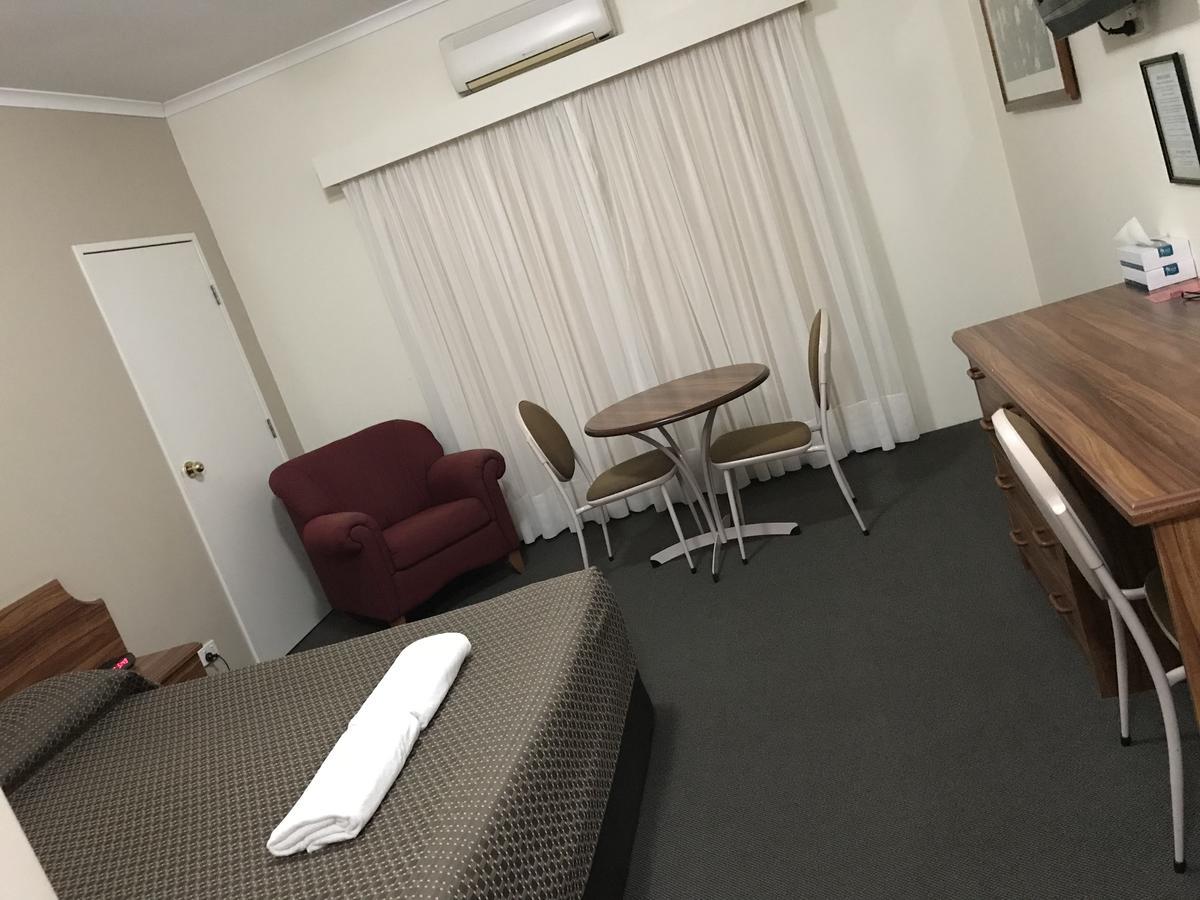 The Kidman Wayside Inn กริฟฟิท ภายนอก รูปภาพ